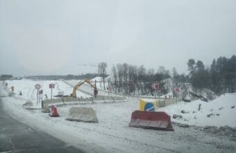 Под Тверью перекрывают региональную дорогу от Долматова до деревни Новенькое  