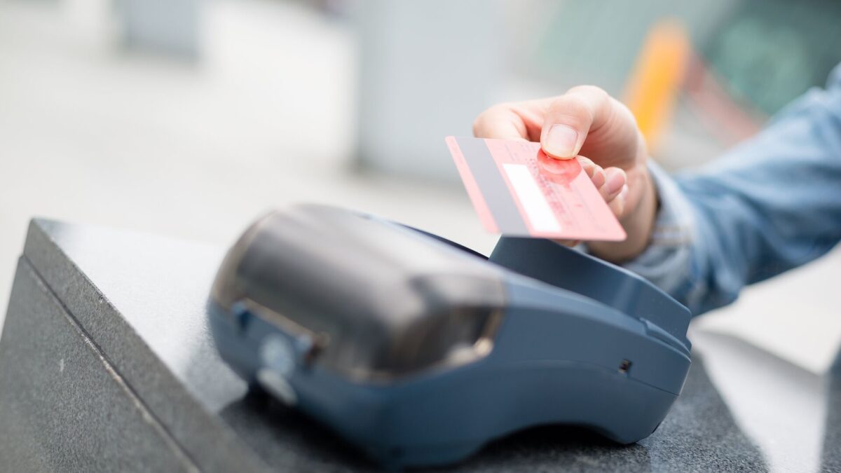 Житель Тверской области отправится в тюрьму за пользование чужой банковской картой