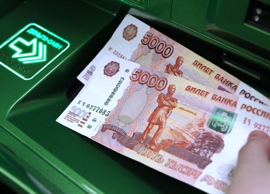 Житель Тверской области купил знакомому продукты, а остальные деньги украл Житель Тверской области купил знакомому продукты, а остальные деньги украл