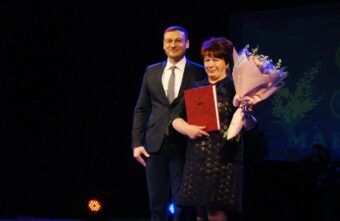 В Вышневолоцком драмтеатре поздравляли женщин В Вышневолоцком драмтеатре поздравляли женщин