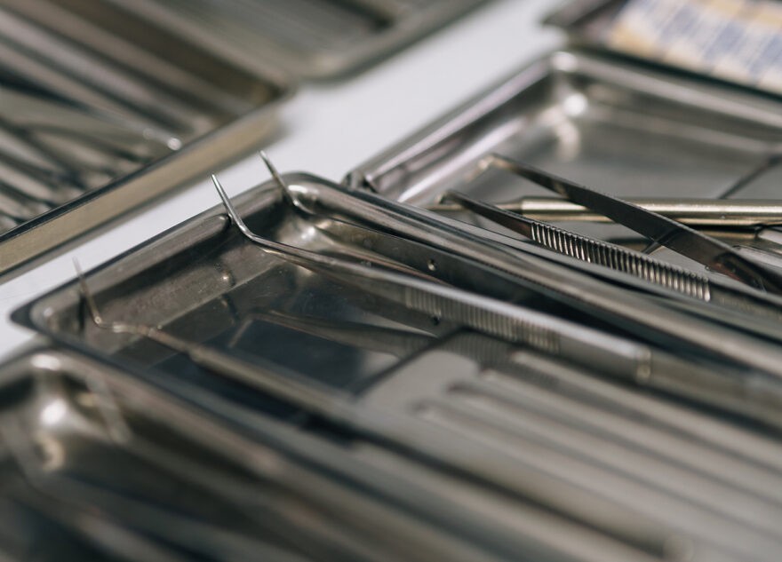 В Тверской области дедушку развели на деньги, пообещав компенсацию за медицинские приборы