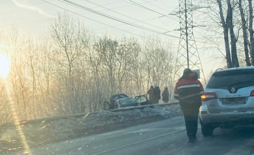 LADA "вылетела" за ограждение на Московском шоссе в Твери