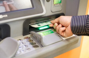 Тверитянин 13 раз перевёл деньги мошенникам Тверитянин 13 раз перевёл деньги мошенникам