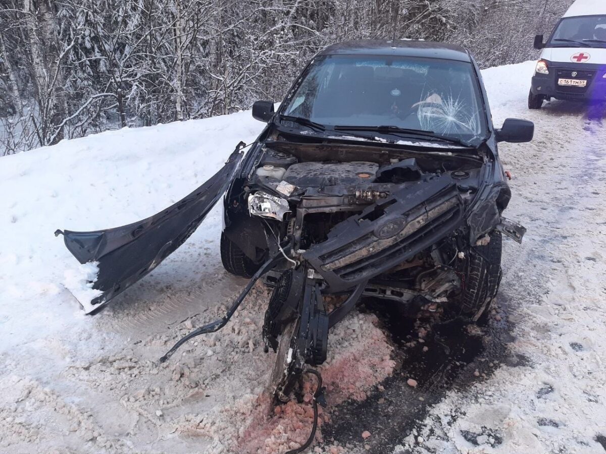 В Тверской области произошло ДТП с участием трех автомобилей