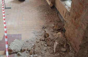 Потолок колледжа в Тверской области разрушается и протекает