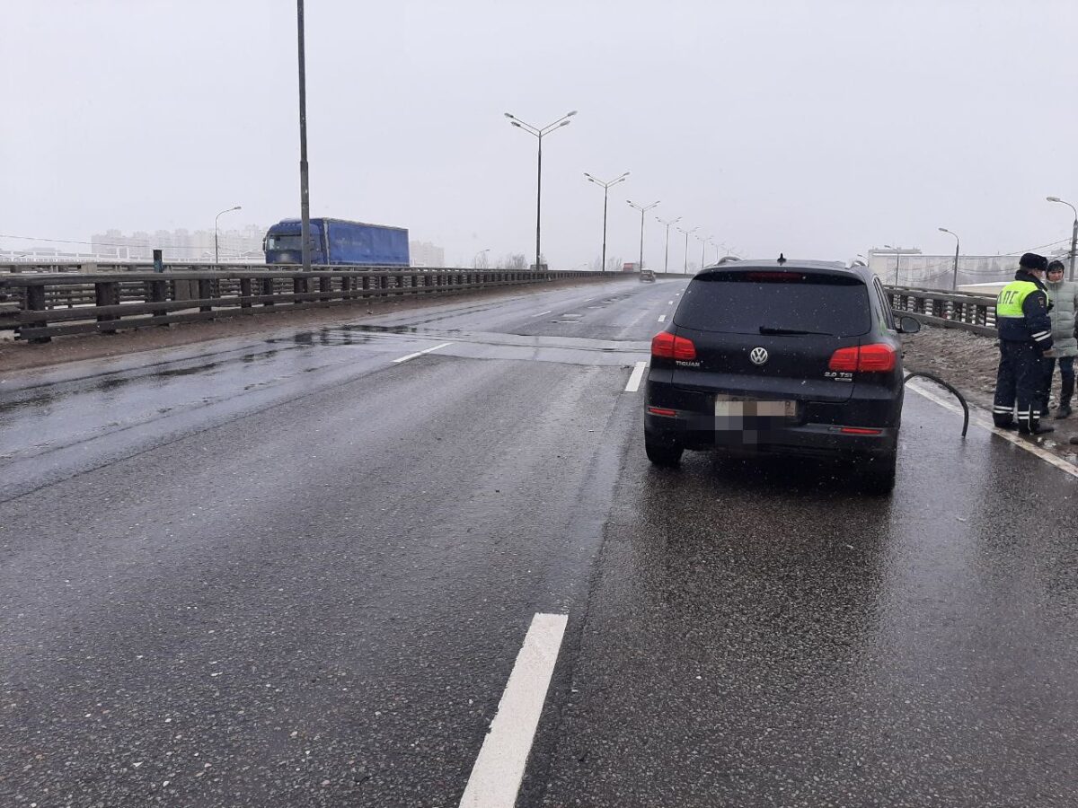 На трассе в Твери столкнулись иномарка и отечественная легковушка