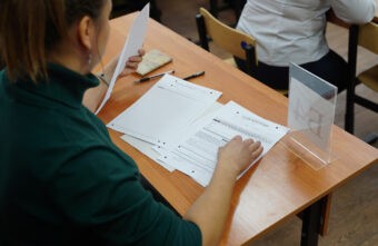 Родители выпускников Тверской области сдали пробный ЕГЭ по русскому языку Родители выпускников Тверской области сдали пробный ЕГЭ по русскому языку