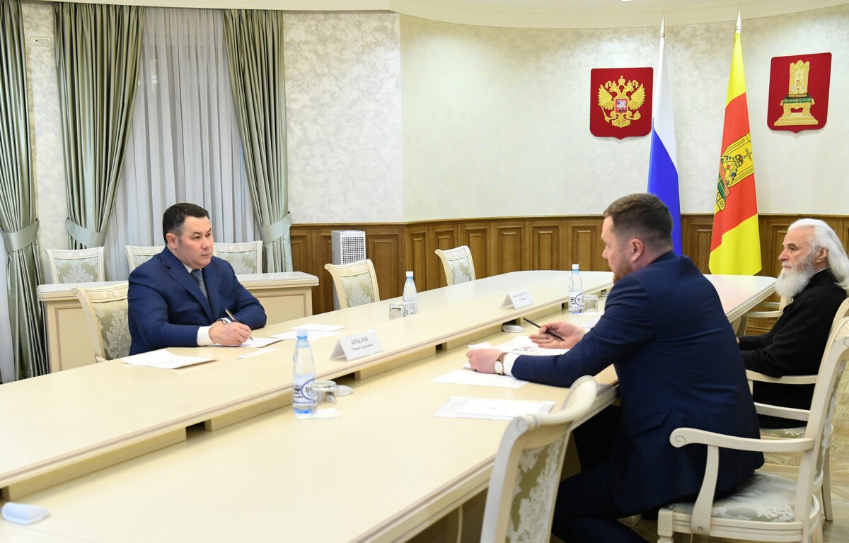 Губернатор Игорь Руденя провел встречу с главой Ржевского муниципального округа Романом Крыловым