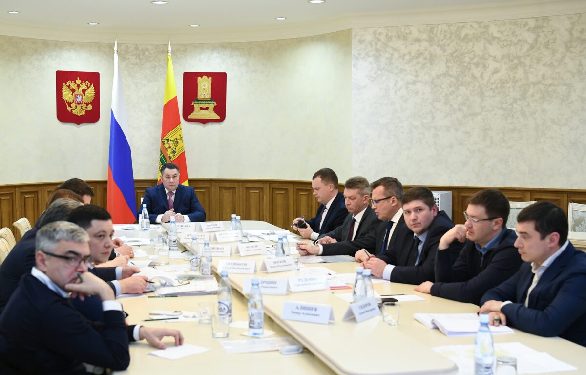 Глава региона провёл совещание по строительству новой школы в Твери