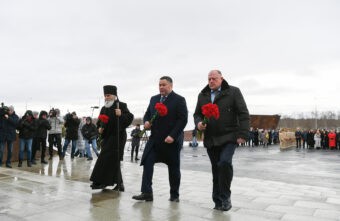 Губернатор Игорь Руденя возложил цветы к Ржевскому мемориалу Советскому солдату