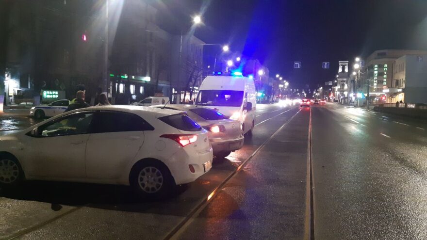 Водитель иномарки пострадал в столкновении на Тверском проспекте в Твери Водитель иномарки пострадал в столкновении на Тверском проспекте в Твери