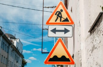 В Твери продлили перекрытие дороги на улице Хромова В Твери продлили перекрытие дороги на улице Хромова