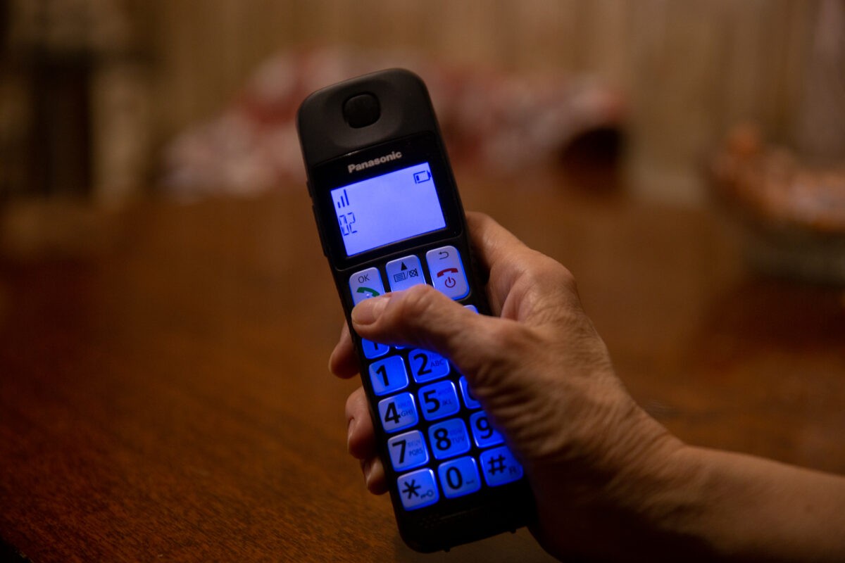 Пенсионеры из Тверской области перехитрили телефонных мошенников