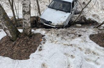В Тверской области госпитализировали водителя вылетевшей в кювет легковушки В Тверской области госпитализировали водителя вылетевшей в кювет легковушки