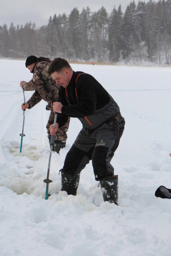 Под Вышним Волочком рыбаки соревновались в подлёдном лове