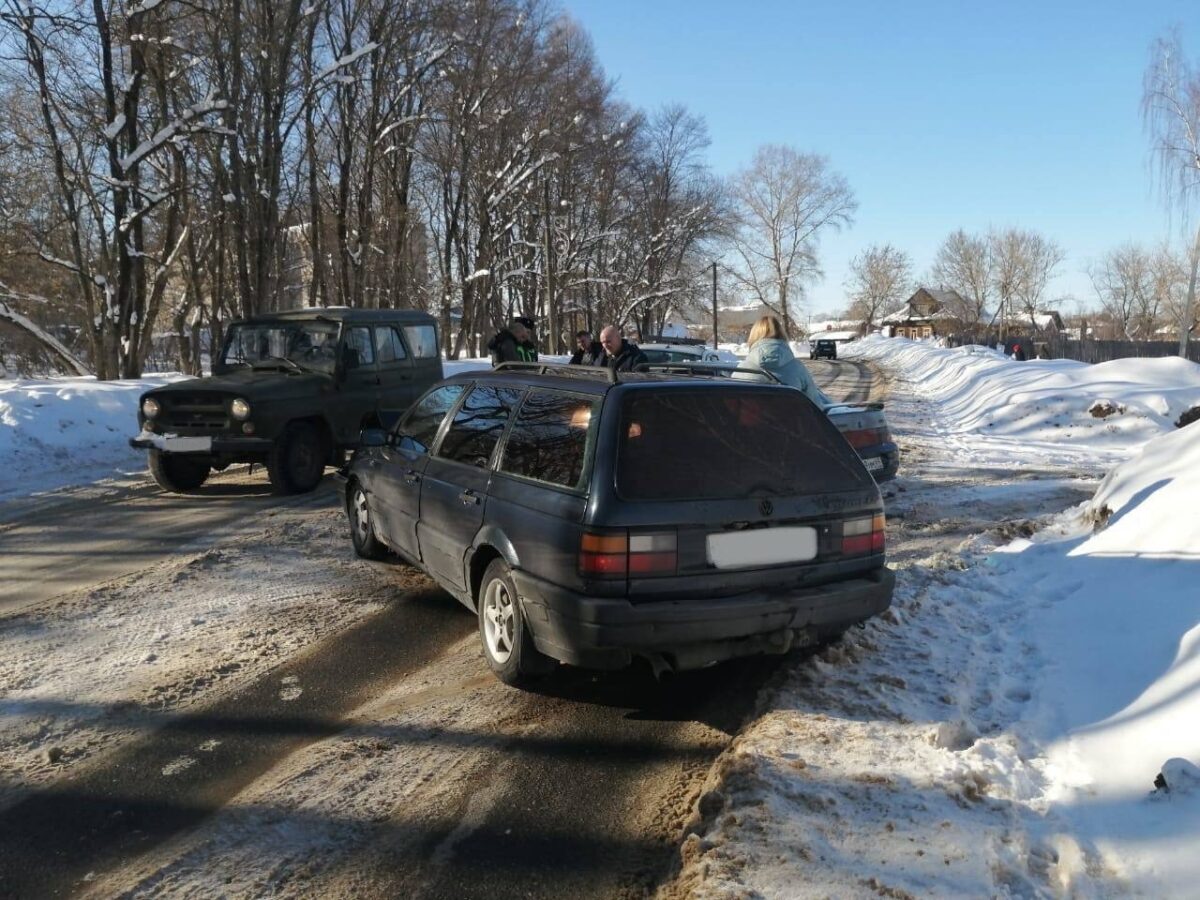 При столкновении двух автомобилей в Тверской области пострадала женщина
