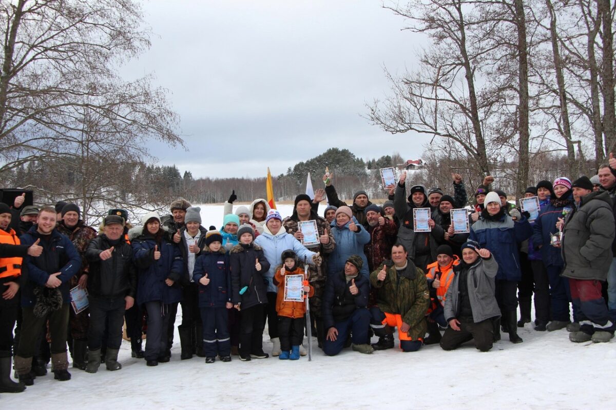 Под Вышним Волочком рыбаки соревновались в подлёдном лове