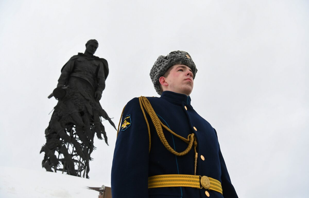 Губернатор Игорь Руденя возложил цветы к Ржевскому мемориалу Советскому солдату