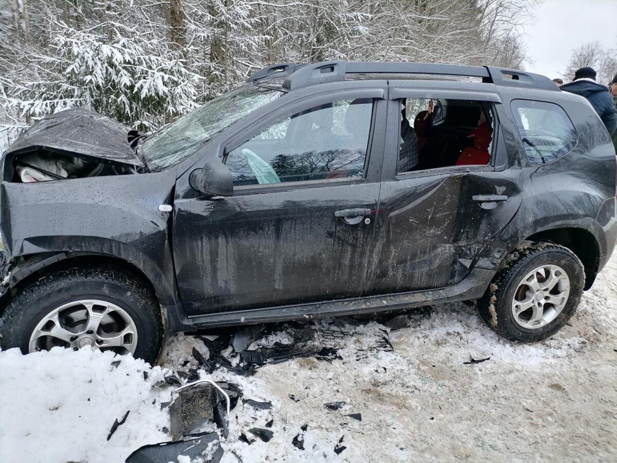 В Тверской области пострадал ребенок, сидевший в машине на руках у матери