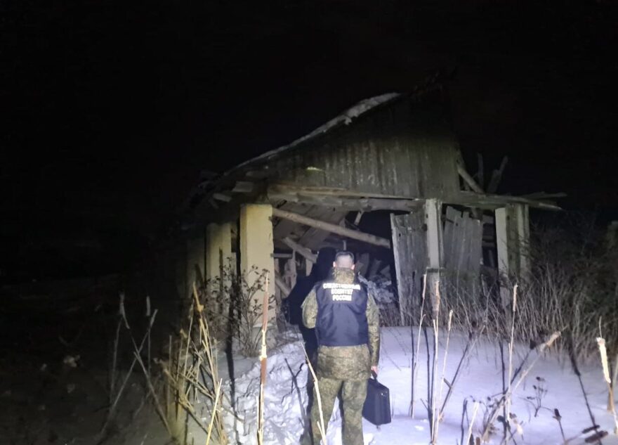 В Тверской области заброшенное строение упало на человека