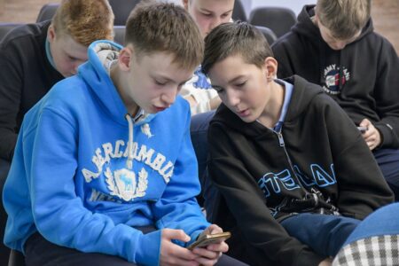 Тверским школьникам рассказали о безопасном поведении в интернете Тверским школьникам рассказали о безопасном поведении в интернете