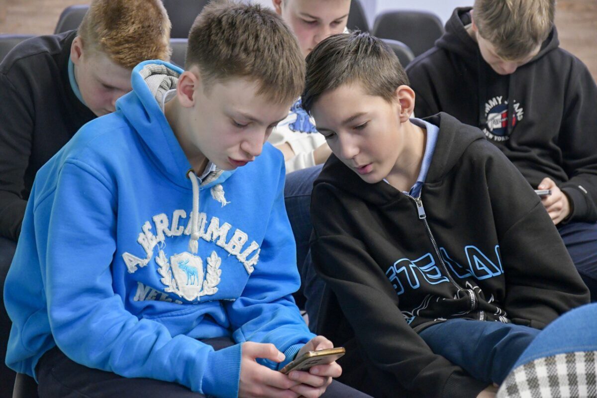 Тверским школьникам рассказали о безопасном поведении в интернете