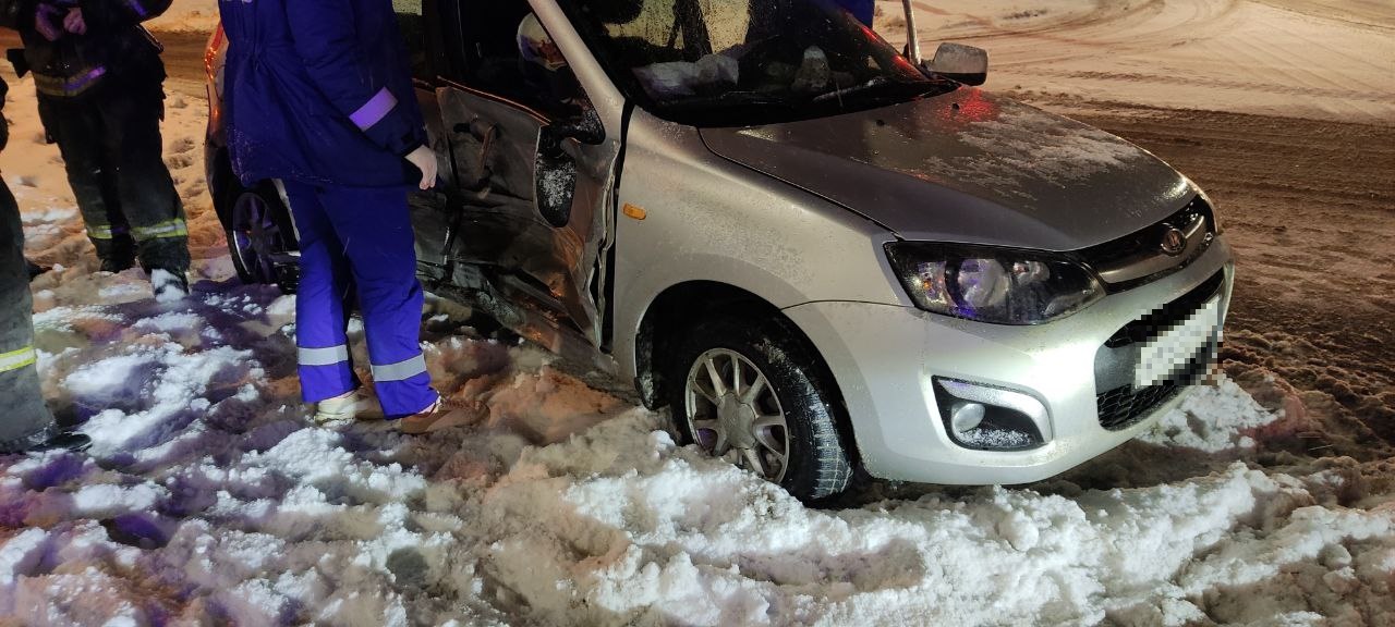 Молодая женщина пострадала в столкновении "Лады" и "Рено" в Твери