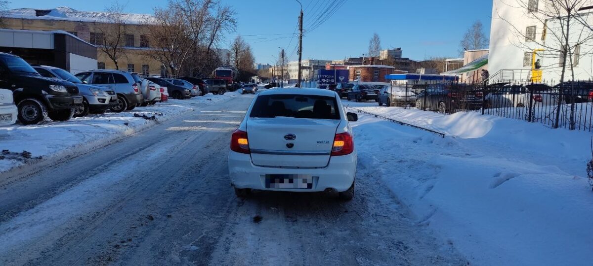 15-летняя девочка попала под колёса иномарки в Твери