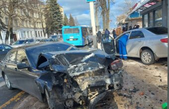 Пожилой мужчина пострадал в столкновении двух иномарок в Твери Пожилой мужчина пострадал в столкновении двух иномарок в Твери