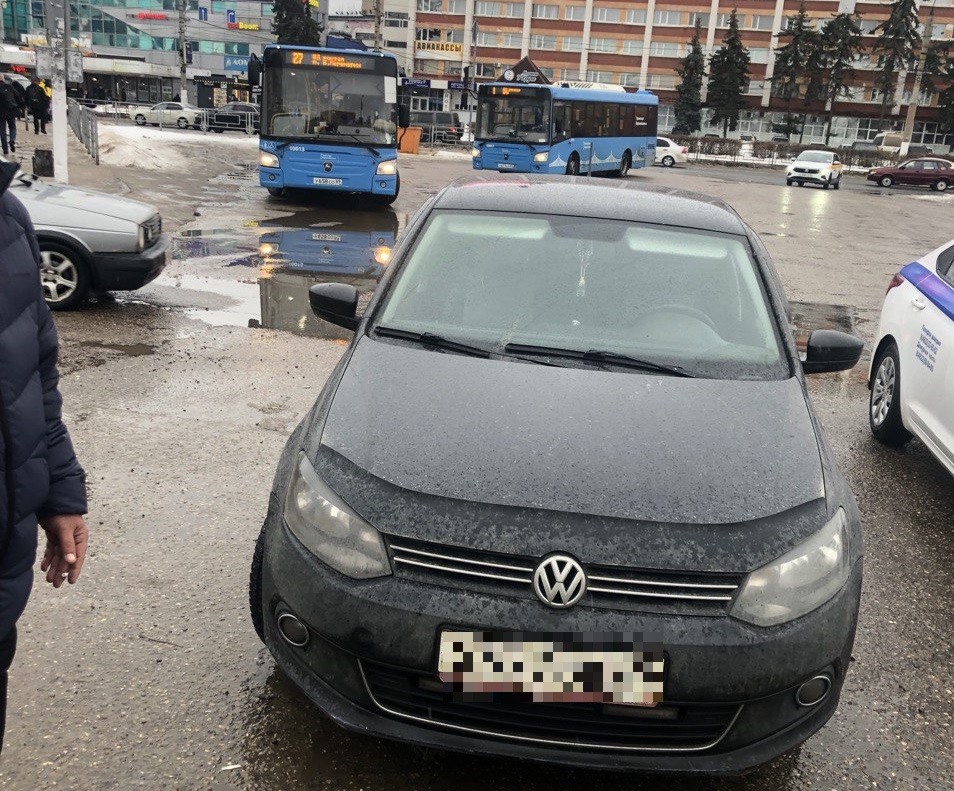 Пожилой мужчина попал под колёса иномарки около вокзала в Твери