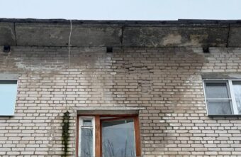 У дома в Тверской области может обрушиться часть стены У дома в Тверской области может обрушиться часть стены