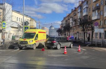 Водитель "Мерседеса" сбил пенсионерку на зебре в центре Твери Водитель "Мерседеса" сбил пенсионерку на зебре в центре Твери