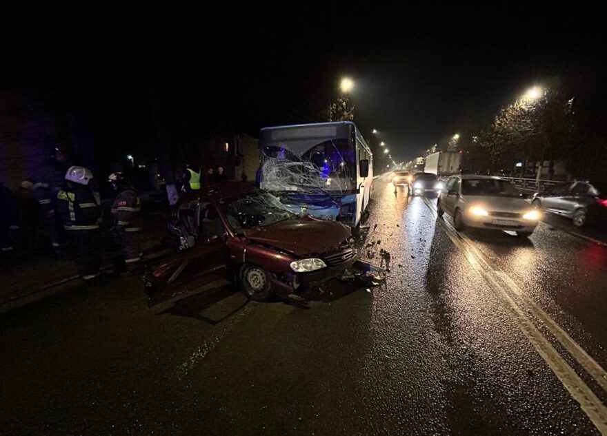 Водитель "Киа" скончался после тройного ДТП в Твери