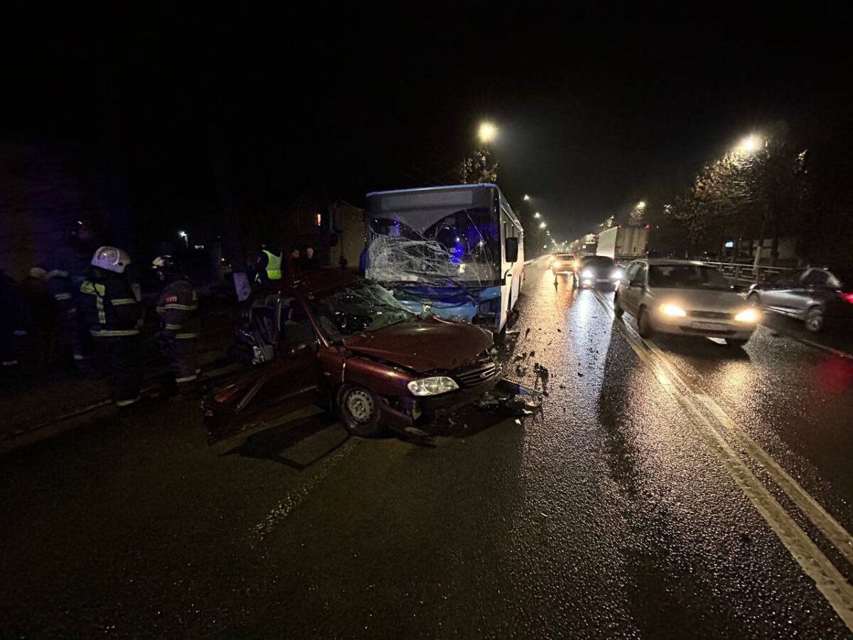 Авария вчера вечером в 21.00. Дорожно-транспортное происшествие. Происшествия в Твери вчера.