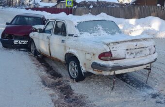 Четыре человека пострадали в лобовом столкновении "Волги" и ВАЗа в Тверской области Четыре человека пострадали в лобовом столкновении "Волги" и ВАЗа в Тверской области