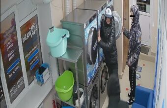 Несовершеннолетние вандалы устроили погром в прачечной в Твери