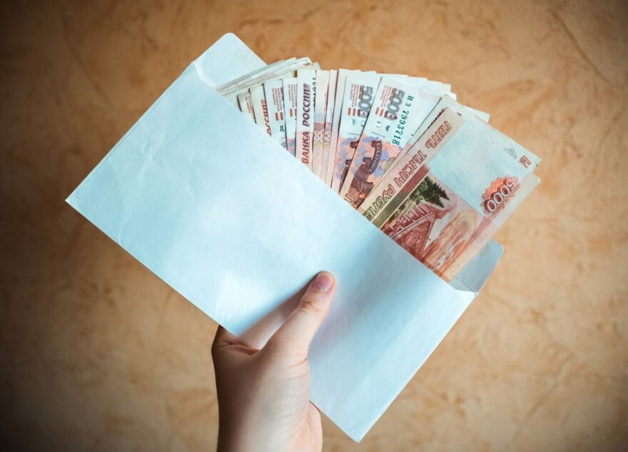 В Твери поймали женщину, которая хорошо жила на фальшивые 5-тысячные купюры В Твери поймали женщину, которая хорошо жила на фальшивые 5-тысячные купюры