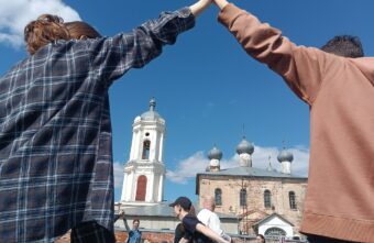 В селе Васильевском под Тверью хороводами отметили Красную Горку