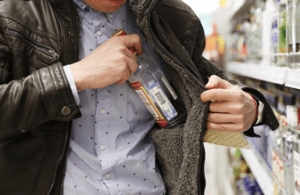 В Тверской области молодой воришка получил наказание за ограбление супермаркета