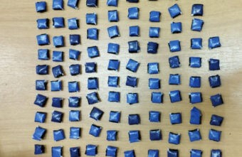 В Тверской области поймали наркодилершу с крупной партией наркотиков