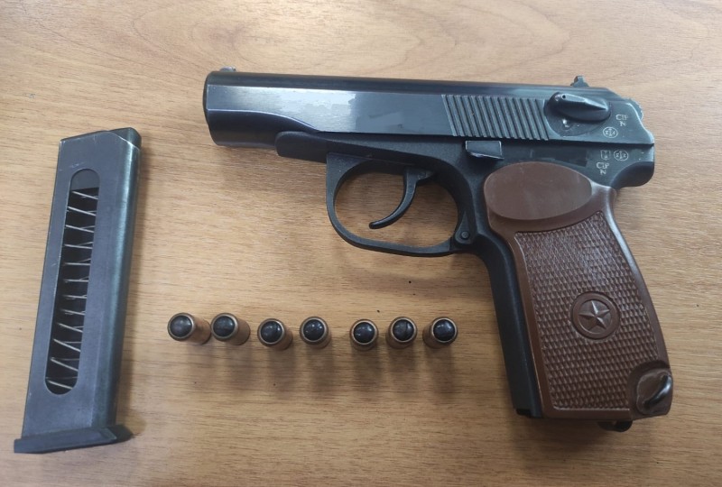 Житель Тверской области похвастался пистолетом и выстрелил в знакомого