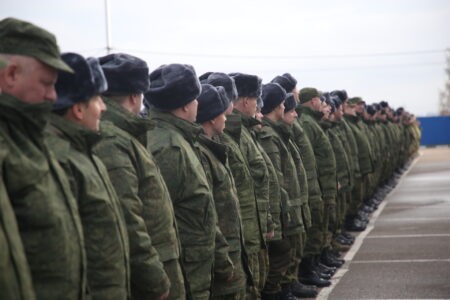 18-летние выпускники теперь смогут пойти служить по контракту