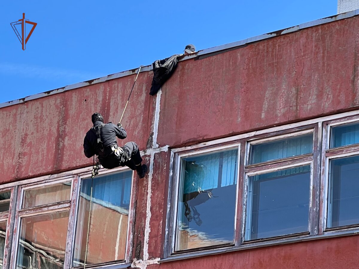 Спецназовцы познакомили тверских школьников с профессиями высотника и взрывотехника