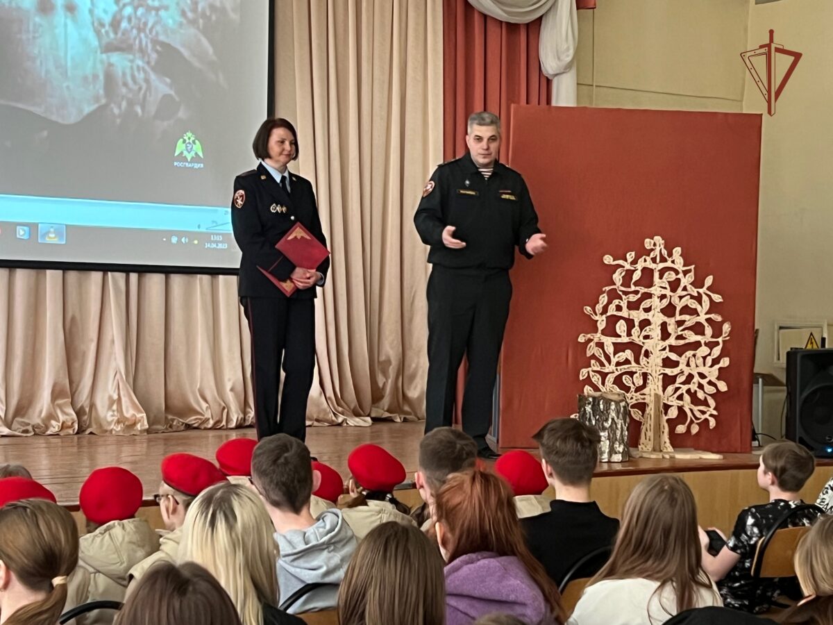 Спецназовцы познакомили тверских школьников с профессиями высотника и взрывотехника