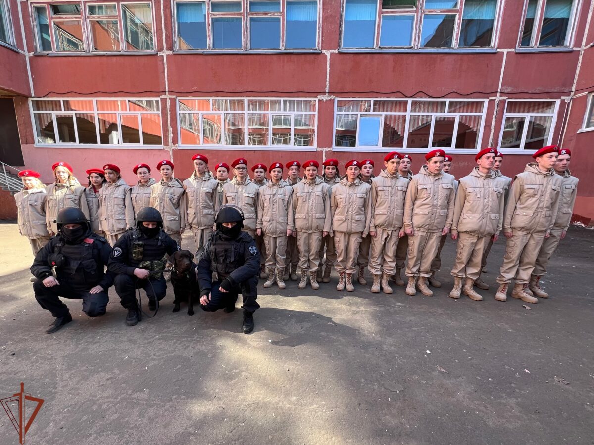 Спецназовцы познакомили тверских школьников с профессиями высотника и взрывотехника