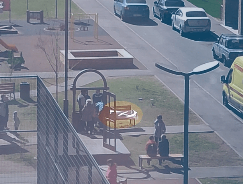 В тверском дворе на скамейке нашли труп