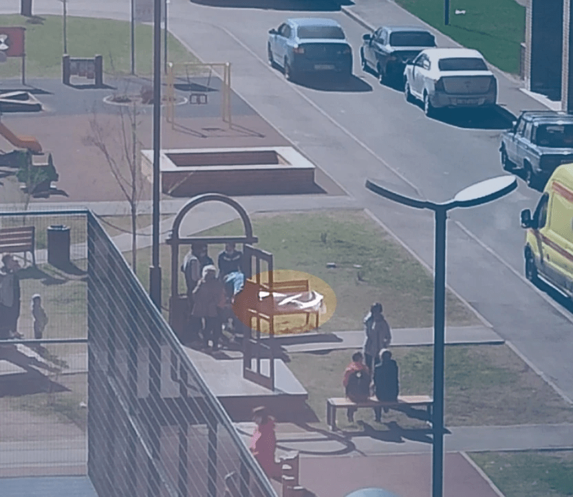 В тверском дворе на скамейке нашли труп