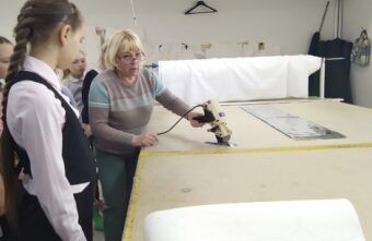 Школьники познакомились со швейным производством в Тверской области Школьники познакомились со швейным производством в Тверской области