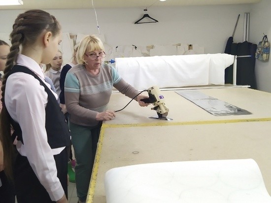 Школьники познакомились со швейным производством в Тверской области