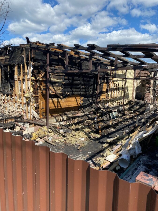 Мародёры пытались растащить имущество из сгоревшего в Тверской области дома